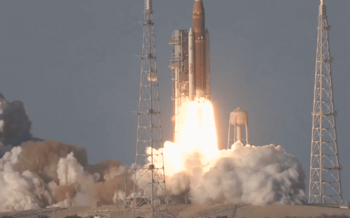 54 साल बाद फिर चांद पर पहुंचेंगे इंसान, नासा ने 'आर्टेमिस-2' मिशन लॉन्च किया