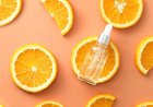गर्मियों में स्किन के लिए कितना फायदेमंद है Vitamin C? जानिए सही इस्तेमाल और घर पर सीरम बनाने का आसान तरीका