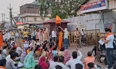 BHOPAL: पुलिस की सद्बुद्धि के लिए हनुमान चालीसा का पाठ,अभद्रता और अवैध वसूली के लगे आरोप