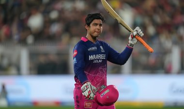 वैभव स्टार्क की भी ले रहे क्लास, BCCI को अब माननी ही पड़ेगी रवि शास्त्री की बात