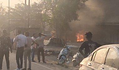 इंदौर में पटाखा गोदाम में भीषण आग, जिम और ऑटो गैरेज जलकर खाक