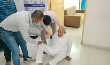 अपनी ही सरकार में धरने पर बैठे पूर्व गृहमंत्री हिम्मत कोठारी