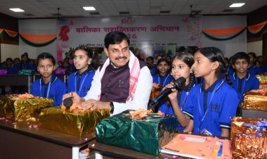 एनटीपीसी विंध्याचल में CM मोहन यादव ने बालिकाओं को दिया सफलता का मंत्र