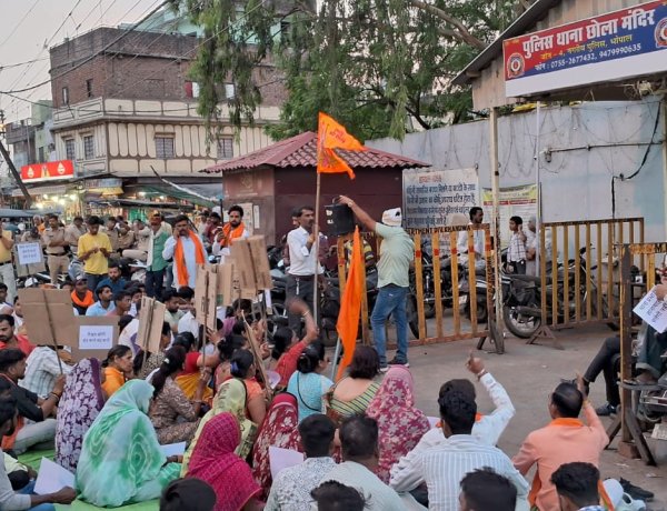 BHOPAL: पुलिस की सद्बुद्धि के लिए हनुमान चालीसा का पाठ,अभद्रता और अवैध वसूली के लगे आरोप