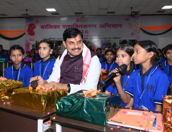 एनटीपीसी विंध्याचल में CM मोहन यादव ने बालिकाओं को दिया सफलता का मंत्र