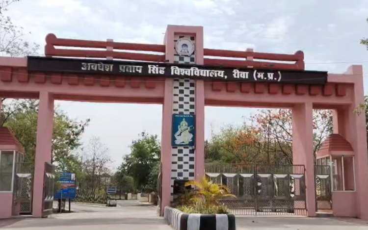 रीवा में 3 साल में कई डिग्रियां लेने का मामला, मेनिका पाण्डेय पर सवाल