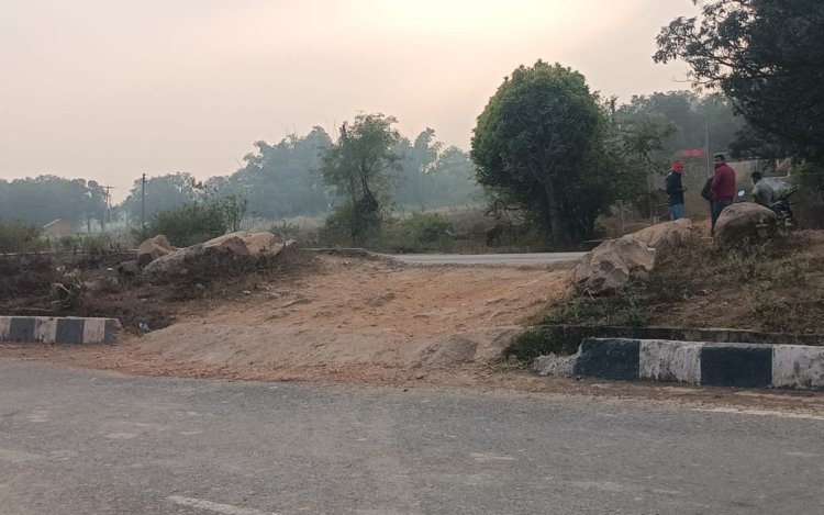 हाईवे पर जगह-जगह खुले डिवाइडर, अधूरे निर्माण कार्य और खराब सड़क प्रबंधन के कारण बढ़ रहा दुर्घटनाओं का ग्राफ