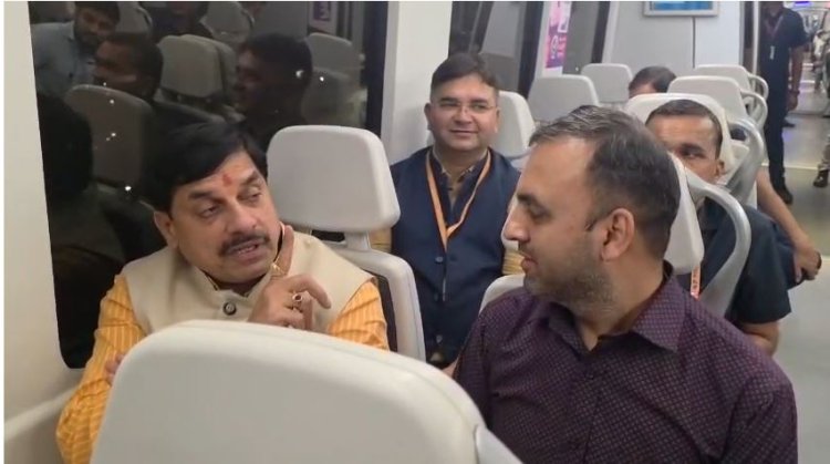 पीएम मोदी की अपील के बाद सीएम डॉ. मोहन यादव ने दिल्ली मेट्रो में किया सफर, तस्वीरों में देखिए मुख्यमंत्री की सादगी