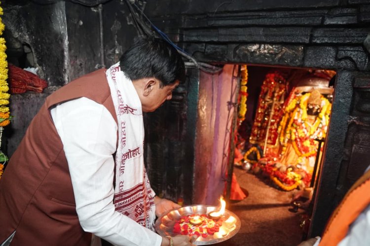 Mohan Yadav Bastar Visit : मां दंतेश्वरी के दर्शन कर सीएम मोहन यादव ने मांगा प्रदेशवासियों के सुख-समृद्धि का आशीर्वाद