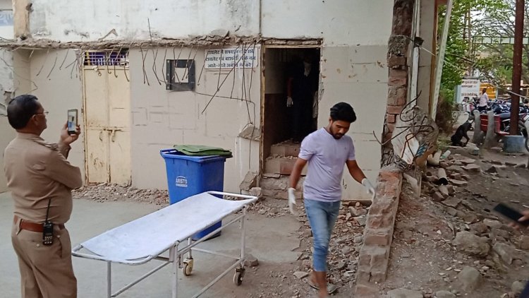जिला अस्पताल के शौचालय में मिला अज्ञात बुजुर्ग का शव, क्षेत्र में फैली सनसनी