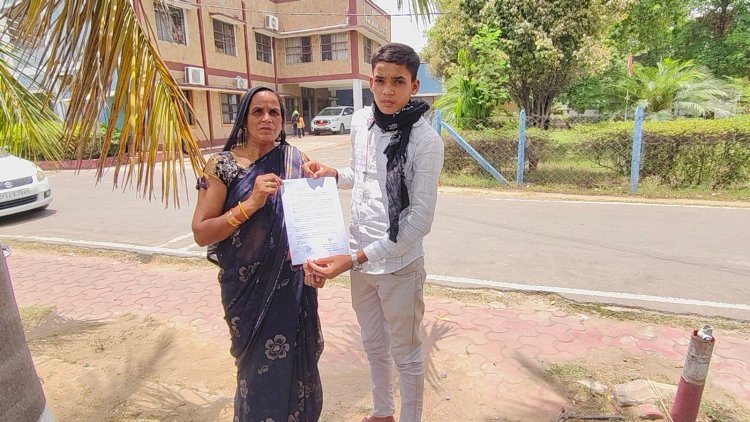 चोरी और आगजनी मामले में न्याय के लिए विधवा महिला ने लगाई गुहार