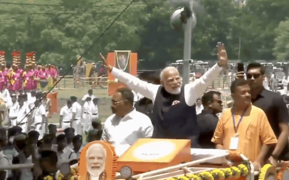 सुवेंदु अधिकारी का शपथ ग्रहण: PM मोदी पहुंचे, 4 विधायक भी ले सकते हैं शपथ