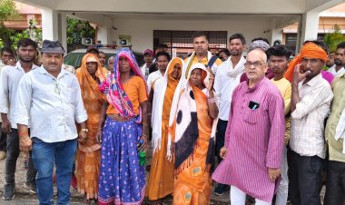 मऊगंज में 600 मीटर सड़क की मांग, आदिवासी बस्ती के ग्रामीणों ने कलेक्टर से लगाई गुहार