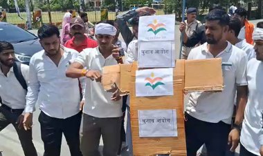 मीनाक्षी नटराजन का नामांकन रद्द होने पर रीवा में बवाल, NSUI ने फूंका चुनाव आयोग का पुतला