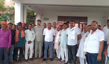 विभिन्न समस्याओं को लेकर मऊगंज में कांग्रेस का हल्लाबोल कलेक्ट्रेट का घेराव सौपा ज्ञापन