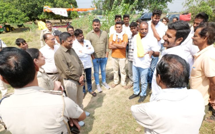 SDM ए.पी. द्विवेदी के आश्वासन पर किसानों ने खत्म किया आमरण अनशन