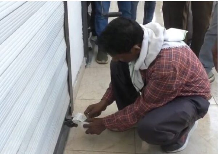 आरआरबी रीगल प्रोजेक्ट बिल्डर हर्षवर्धन दीक्षित के खिलाफ रेरा की बड़ी कार्रवाई, दुकानों को किया गया कुर्क