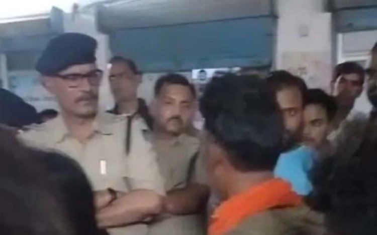 सिंगरौली में भीषण सड़क हादसा: बाइक और हाइवा की आमने-सामने टक्कर, युवक की मौत, एक गंभीर