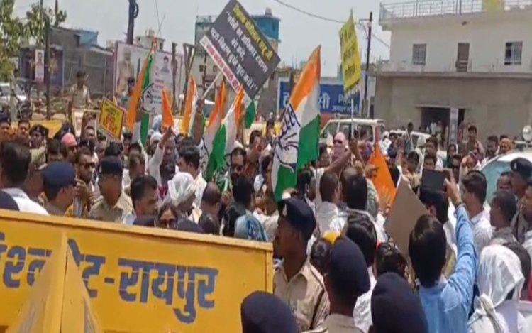 रायपुर में सुशासन तिहार के दौरान BJP-कांग्रेस में झड़प, ₹500 गैस सिलेंडर की मांग को लेकर प्रदर्शन