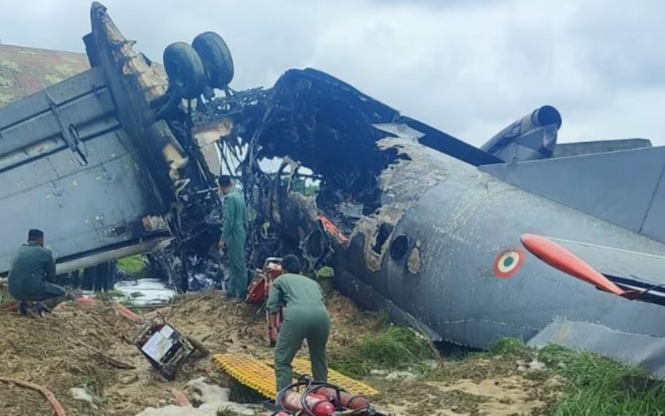 असम में IAF का AN-32 एयरक्राफ्ट क्रैश: पायलट समेत 5 की मौत, लैंडिंग के दौरान दो हिस्सों में टूटा विमान