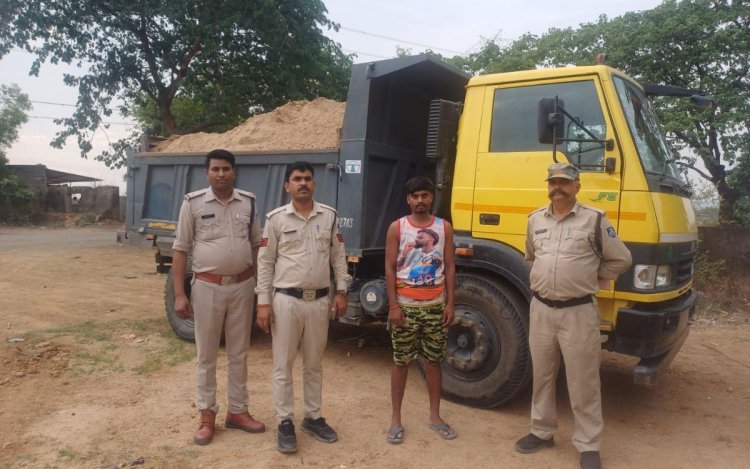 सिंगरौली: पुलिस की बड़ी कार्रवाई, अवैध रेत से भरा बिना नंबर का मिनी ट्रक जब्त