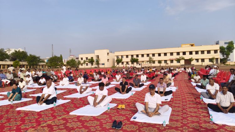 मऊगंज में जिला स्तरीय योग शिविर का हुआ आयोजन,सैकड़ो ने किया अभ्यास