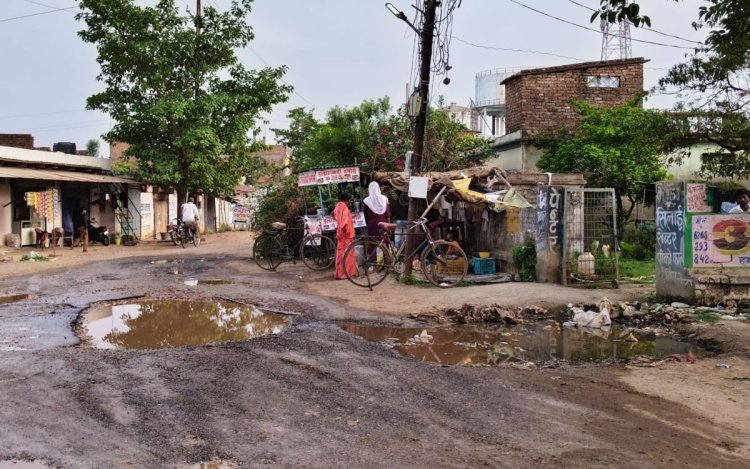 बारिश से पहले ही डूबने को तैयार मऊगंज: कचरे से पटी नालियां, बीमारी का खुला निमंत्रण