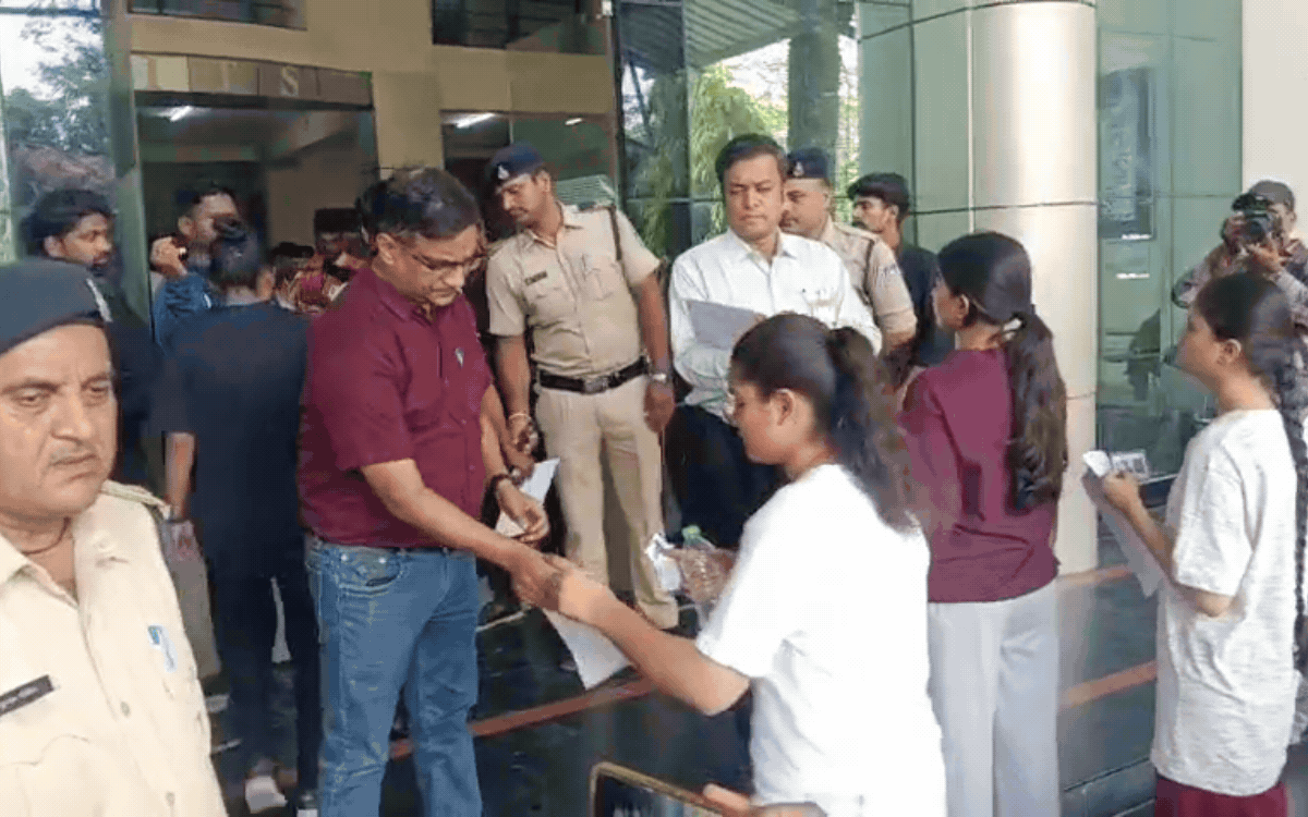 भोपाल-इंदौर समेत कई शहरों में कड़े सुरक्षा इंतजाम के बीच हो रहे NEET-UG री-एग्जाम