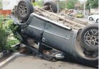 भोपाल में तेज रफ्तार ट्राले की टक्कर से कार पलटी 2 युवक घायल