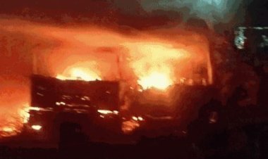राजस्थान में दिल्ली-मुंबई एक्सप्रेसवे पर बस-ट्रेलर की भिड़ंत, 8 की मौत 6 पैसेंजर्स जिंदा जले