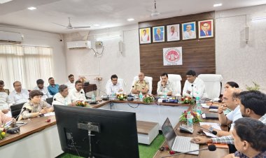 रीवा संभाग के कमिश्नर ने मऊगंज में की विभागीय योजनाओं और विकास कार्यों की प्रगति की समीक्षा