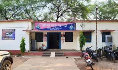 मऊगंज: हाथ भट्टी महुआ शराब के सौदागरों पर पुलिस का शिकंजा