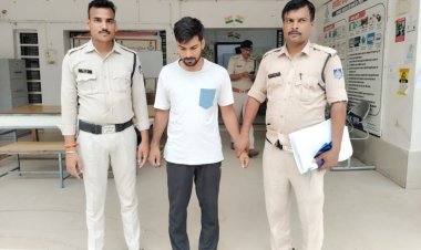 आत्महत्या के लिए उकसाने के आरोप में कार मालिक गिरफ्तार