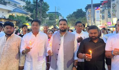 पेपर लीक और बेरोज़गारी के खिलाफ सड़कों पर उतरे छात्र, इंदौर में निकाला कैंडल मार्च