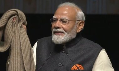 न्यूजीलैंड में PM मोदी ने दिखाया 30 साल पुराना मफलर, सुनाया तीन गिफ्ट मिलने का दिलचस्प किस्सा