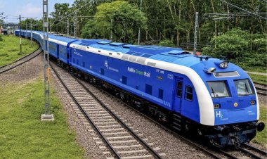 PM Modi ने दिखाई देश की पहली Hydrogen Train को हरी झंडी, Jind-Sonipat रूट पर दौड़ेगी नई रेल