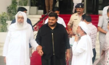 UCC को लेकर भोपाल में बढ़ी हलचल, शहर काज़ी और विधायक आतिफ़ अकील ने विधानसभा अध्यक्ष नरेंद्र तोमर को सौंपा ज्ञापन