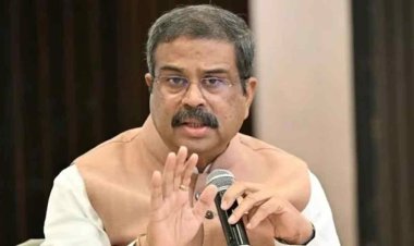 शिक्षा मंत्री Dharmendra Pradhan का इस्तीफा, जंतर-मंतर पर जश्न का माहौल
