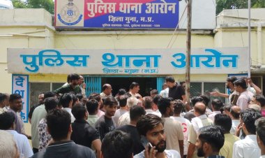 आहारचर्या से लौट रहे जैन मुनि से कथित अभद्रता, आक्रोशित समाज ने थाने का किया घेराव