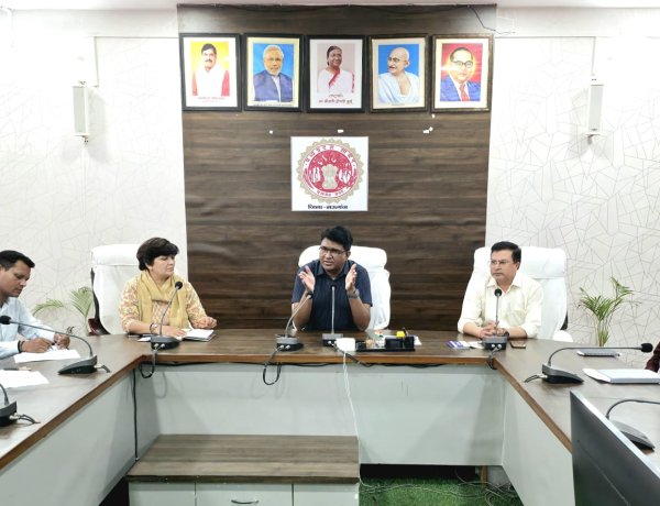 Mauganj: बच्चों की सुरक्षा और खदानों में सुरक्षा व्यवस्था पर प्रशासन सख्त, कलेक्टर ने सभी विभागों को दिए कड़े निर्देश