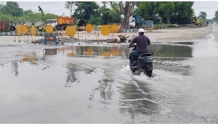 हर बारिश में डूबता एनटीपीसी का मुख्य लेबर गेट, जलभराव से हजारों लोग परेशान