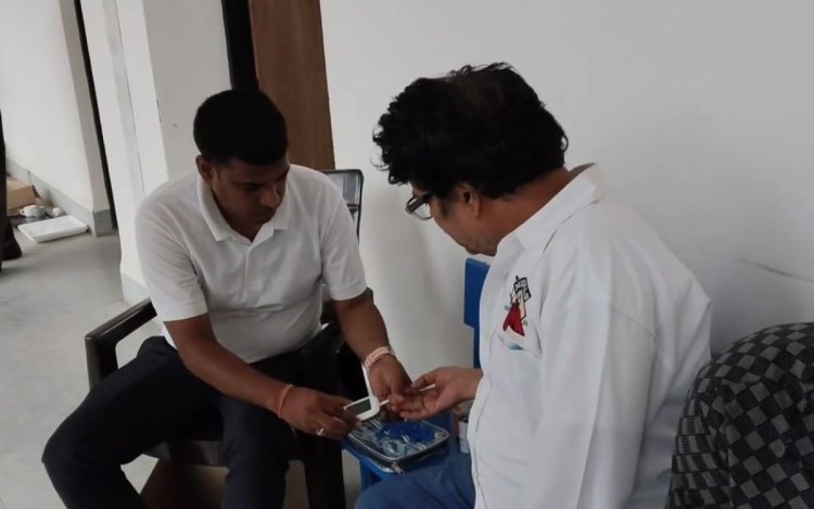 बैठक में बार-बार वाशरूम जाने पर कमिश्नर नाराज, अधिकारियों का कराया ब्लड शुगर टेस्ट