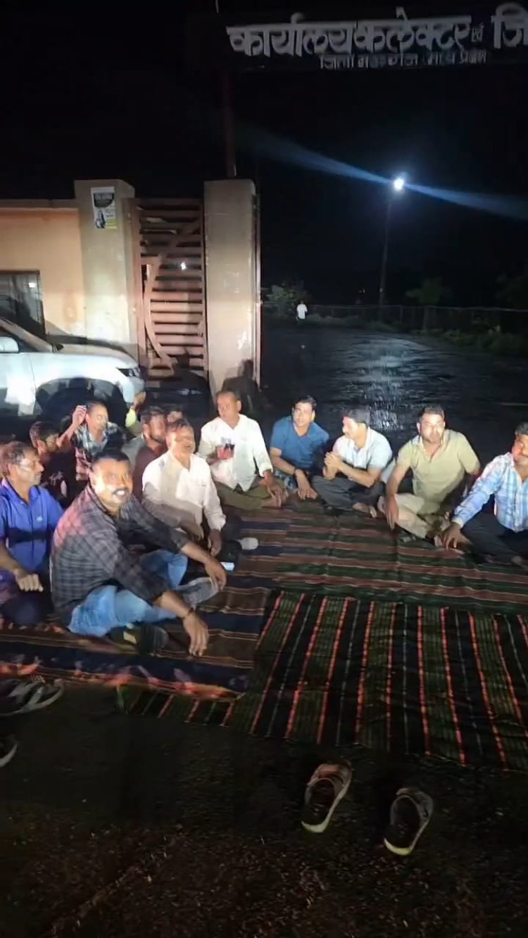 मऊगंज में सड़क पर उतरी कांग्रेस, गूंजे लोकतंत्र बचाओ के नारे