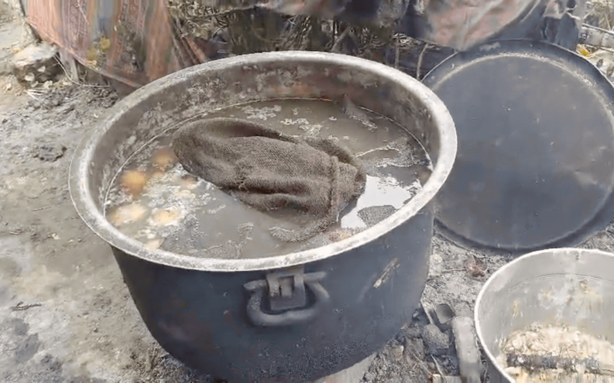 इटारसी रेलवे स्टेशन के 3 Kitchen सील, सड़ी सब्जियां और 1500 समोसे नष्ट