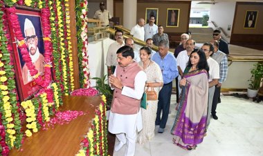 स्व. पं. रविशंकर शुक्ल की जयंती पर CM डॉ. मोहन यादव ने दी श्रद्धांजलि, प्रदेश निर्माण में योगदान को किया याद