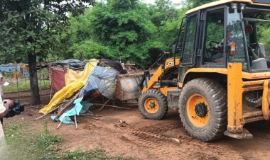 अतिक्रमण हटाने गई टीम पर पथराव, दो वनकर्मी घायल
