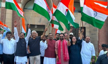 दिल्ली में तिरंगा यात्रा में शामिल हुए वीडी शर्मा, भारत मंडपम से मेजर ध्यानचंद स्टेडियम तक निकली बाइक रैली