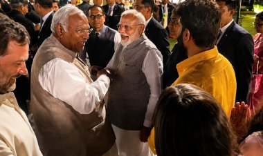 PM मोदी से बोले खड़गे, ‘आप थोड़े से बदल गए हैं’, जानिए क्या हुई दोनों के बीच बात
