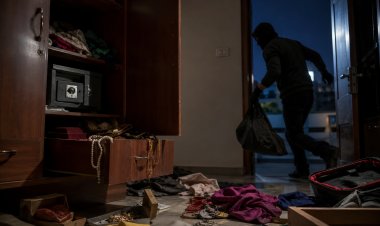 65 मिनट में तहसीलदार के घर चोरी, पत्नी को स्टेशन छोड़ने गए थे अधिकारी; लौटे तो टूटा मिला ताला