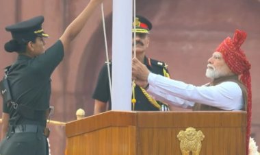 Red Fort से PM Modi का बड़ा संदेश, बोले- दूसरे देशों पर निर्भर नहीं रहना, आत्मनिर्भर बनना है